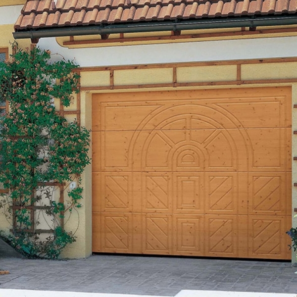 Деревянные гаражные ворота Hormann LTH 42 
